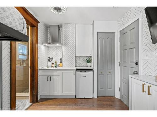 11 Mansion Street, Kitchener, ON - Indoor Photo Showing Kitchen