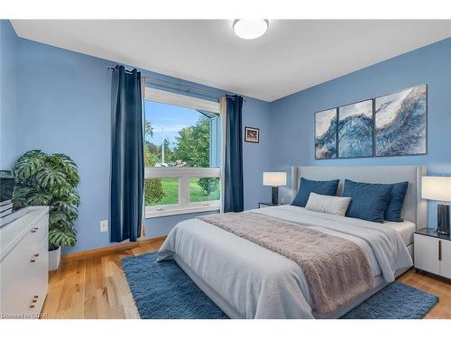 2 Hamilton Drive, Guelph/Eramosa, ON - Indoor Photo Showing Bedroom