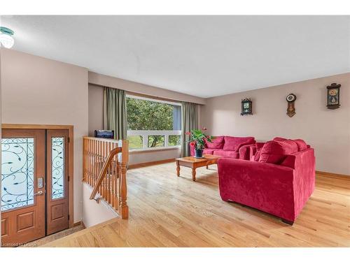 2 Hamilton Drive, Guelph/Eramosa, ON - Indoor Photo Showing Living Room