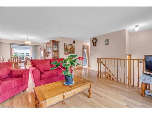 2 Hamilton Drive, Guelph/Eramosa, ON - Indoor Photo Showing Living Room