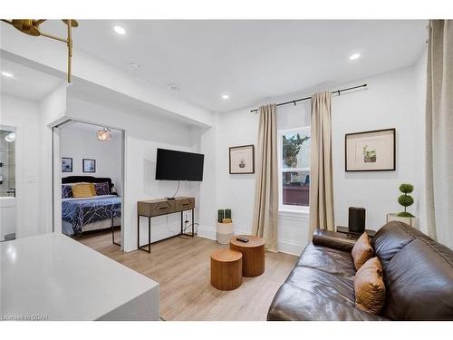 11 Mansion Street, Kitchener, ON - Indoor Photo Showing Living Room