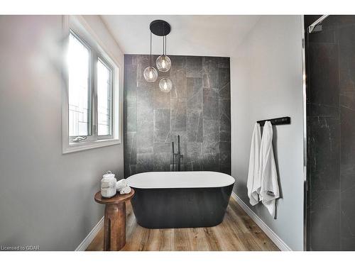 10 Bright Lane, Guelph, ON - Indoor Photo Showing Bathroom