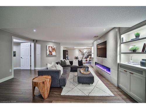 10 Bright Lane, Guelph, ON - Indoor Photo Showing Living Room