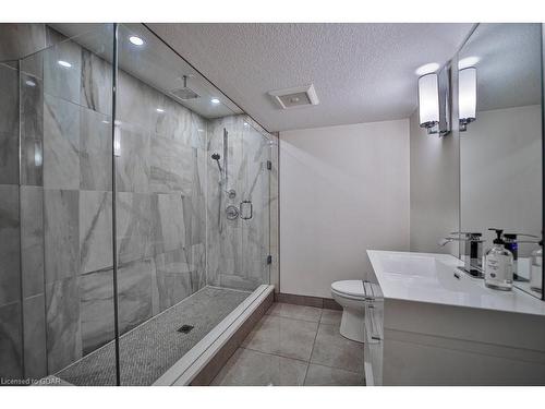 10 Bright Lane, Guelph, ON - Indoor Photo Showing Bathroom