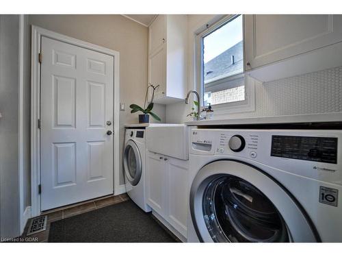 10 Bright Lane, Guelph, ON - Indoor Photo Showing Laundry Room