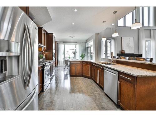 10 Bright Lane, Guelph, ON - Indoor Photo Showing Kitchen With Upgraded Kitchen