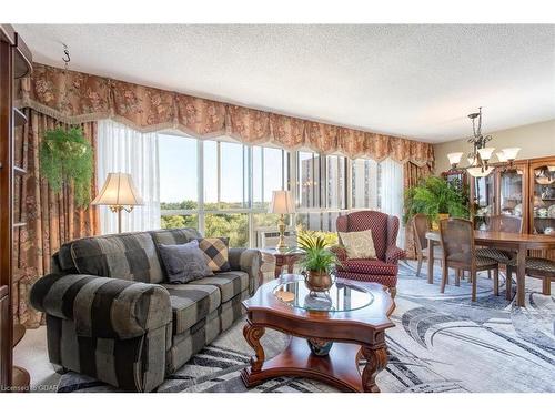 708-358 Waterloo Avenue, Guelph, ON - Indoor Photo Showing Living Room