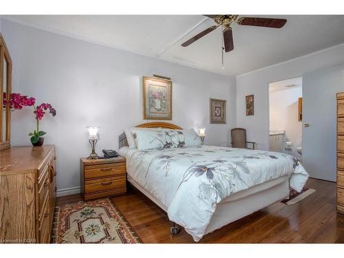 708-358 Waterloo Avenue, Guelph, ON - Indoor Photo Showing Bedroom