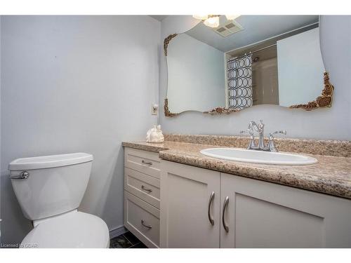 708-358 Waterloo Avenue, Guelph, ON - Indoor Photo Showing Bathroom