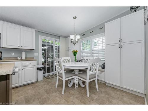 40 Bullfrog Drive, Puslinch, ON - Indoor Photo Showing Dining Room