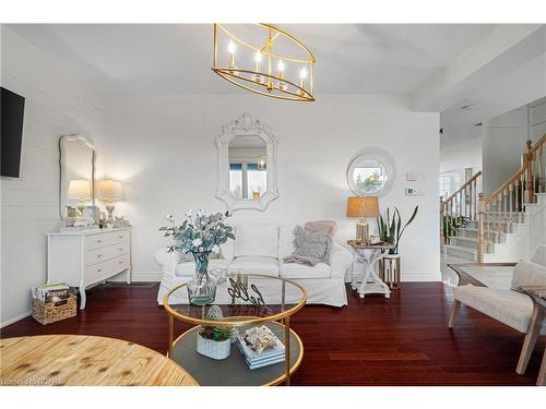 125 Crewson Court, Rockwood, ON - Indoor Photo Showing Living Room