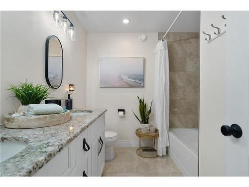 125 Crewson Court, Rockwood, ON - Indoor Photo Showing Bathroom