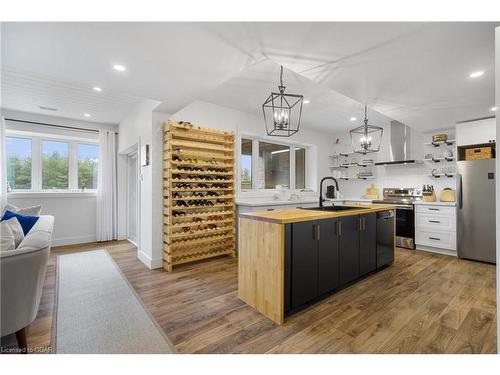 125 Crewson Court, Rockwood, ON - Indoor Photo Showing Kitchen