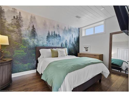 125 Crewson Court, Rockwood, ON - Indoor Photo Showing Bedroom