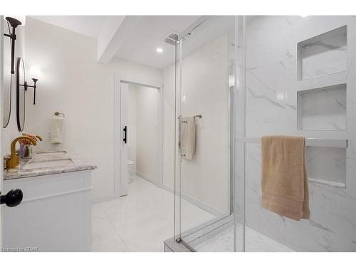 125 Crewson Court, Rockwood, ON - Indoor Photo Showing Bathroom