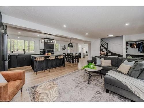 246 Park Lawn Place, Waterloo, ON - Indoor Photo Showing Living Room