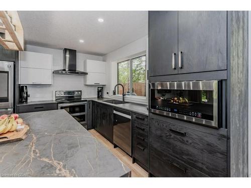 246 Park Lawn Place, Waterloo, ON - Indoor Photo Showing Kitchen With Upgraded Kitchen