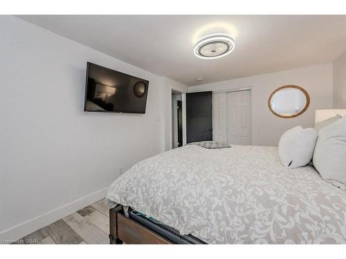 246 Park Lawn Place, Waterloo, ON - Indoor Photo Showing Bedroom