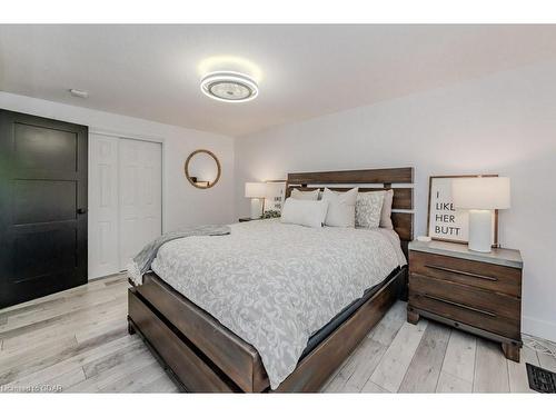 246 Park Lawn Place, Waterloo, ON - Indoor Photo Showing Bedroom