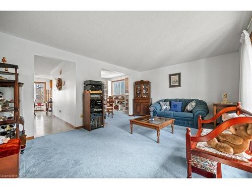 6 Hollyberry Place, Guelph, ON - Indoor Photo Showing Living Room