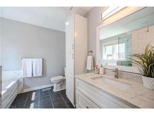 7 Whitetail Court, Guelph, ON - Indoor Photo Showing Bathroom