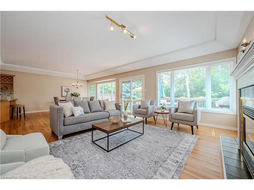 7 Whitetail Court, Guelph, ON - Indoor Photo Showing Living Room