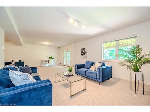 7 Whitetail Court, Guelph, ON - Indoor Photo Showing Living Room