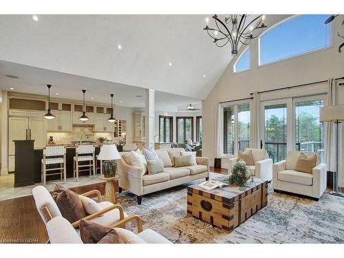 209 Hume Road, Puslinch, ON - Indoor Photo Showing Living Room