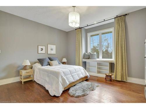 209 Hume Road, Puslinch, ON - Indoor Photo Showing Bedroom