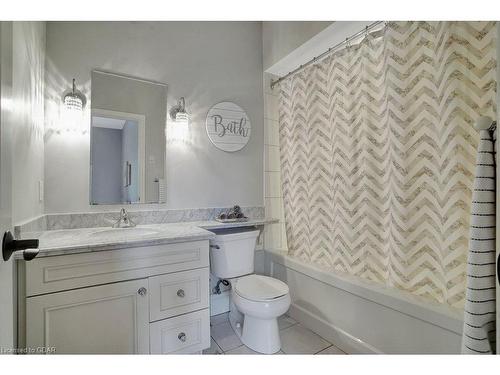 209 Hume Road, Puslinch, ON - Indoor Photo Showing Bathroom