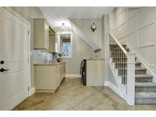 209 Hume Road, Puslinch, ON - Indoor Photo Showing Other Room