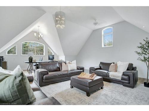 209 Hume Road, Puslinch, ON - Indoor Photo Showing Living Room