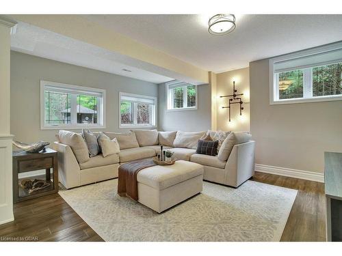 209 Hume Road, Puslinch, ON - Indoor Photo Showing Living Room