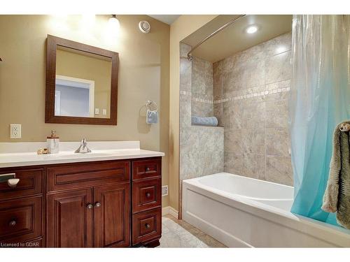 209 Hume Road, Puslinch, ON - Indoor Photo Showing Bathroom