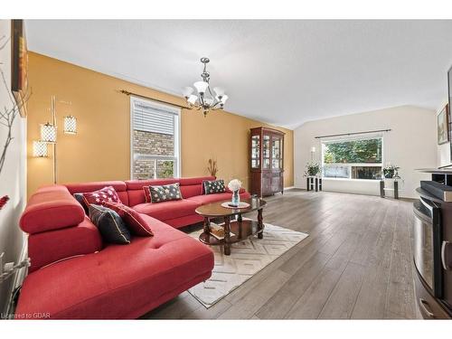 43 Peer Drive, Guelph, ON - Indoor Photo Showing Living Room