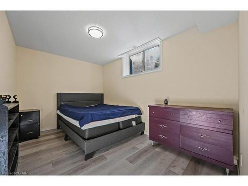 43 Peer Drive, Guelph, ON - Indoor Photo Showing Bedroom