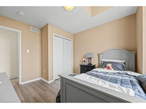 43 Peer Drive, Guelph, ON - Indoor Photo Showing Bedroom