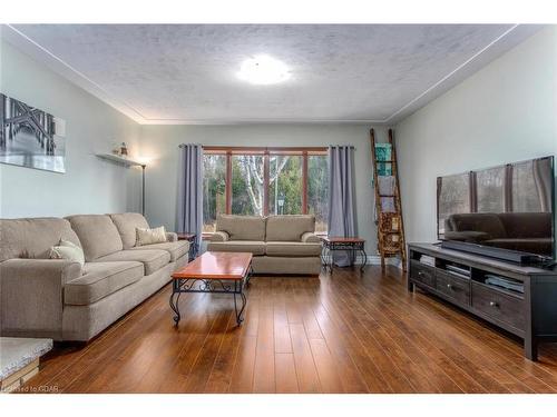 692 Speedvale Avenue E, Guelph/Eramosa, ON - Indoor Photo Showing Living Room