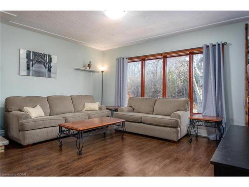 692 Speedvale Avenue E, Guelph/Eramosa, ON - Indoor Photo Showing Living Room