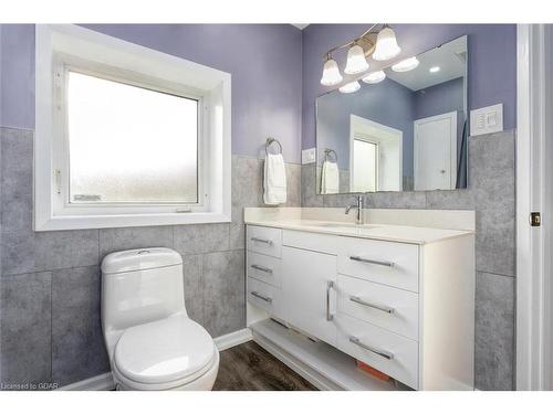 692 Speedvale Avenue E, Guelph/Eramosa, ON - Indoor Photo Showing Bathroom