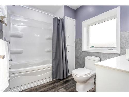 692 Speedvale Avenue E, Guelph/Eramosa, ON - Indoor Photo Showing Bathroom