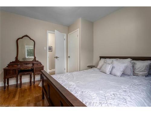 692 Speedvale Avenue E, Guelph/Eramosa, ON - Indoor Photo Showing Bedroom