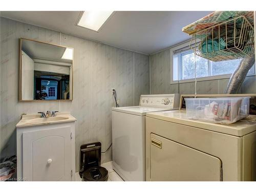 692 Speedvale Avenue E, Guelph/Eramosa, ON - Indoor Photo Showing Laundry Room