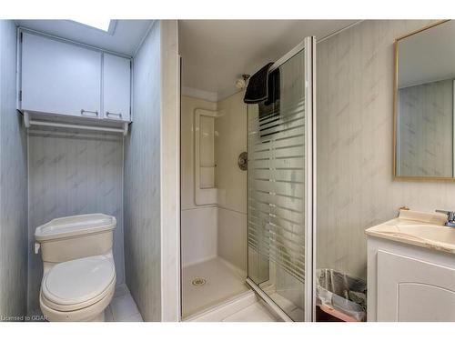 692 Speedvale Avenue E, Guelph/Eramosa, ON - Indoor Photo Showing Bathroom