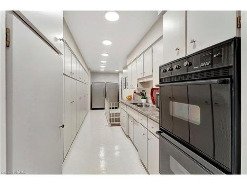 7011 Concession 4, Puslinch, ON - Indoor Photo Showing Kitchen