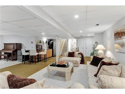 7011 Concession 4, Puslinch, ON - Indoor Photo Showing Living Room