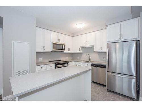 613-73 Arthur Street S, Guelph, ON - Indoor Photo Showing Kitchen With Stainless Steel Kitchen