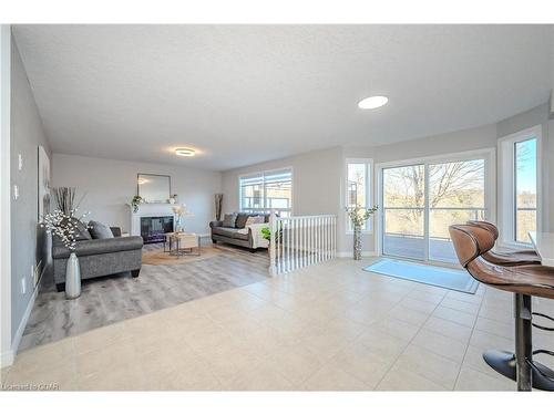 15 Norton Drive, Guelph, ON - Indoor Photo Showing Living Room