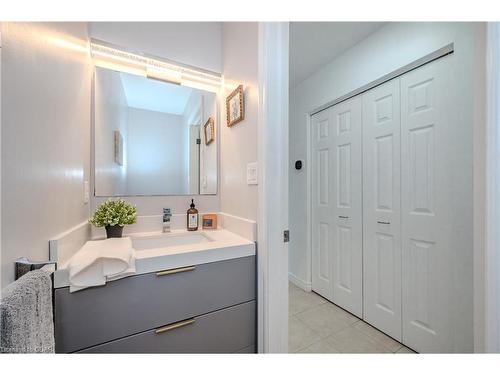 15 Norton Drive, Guelph, ON - Indoor Photo Showing Bathroom