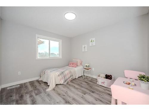 15 Norton Drive, Guelph, ON - Indoor Photo Showing Bedroom